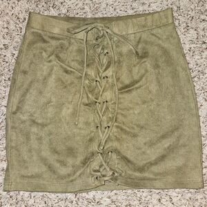 Windsor Faux Olive Tie-Up Suede Mini Skirt Size Large